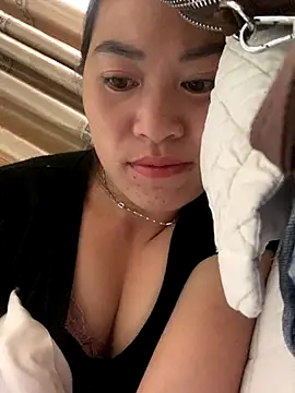 tuyetnhi-00 online show from November 6, 2025, 12:55 am