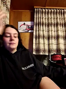 Snapshot of YoungLiisaxx chatting on February 4, 2026, 6:14 pm YoungLiisaxx online show from February 4, 2026, 6:14 pm