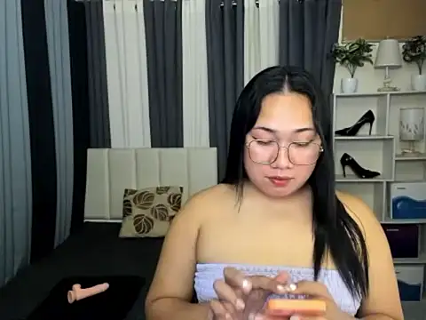 TsUncutKaren online show from February 21, 2026, 4:52 pm