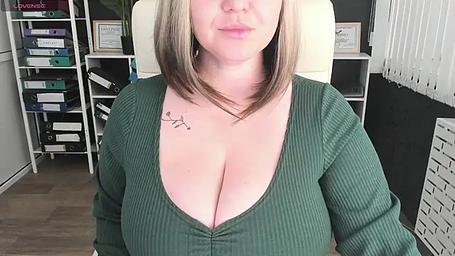 Snapshot of _feel_me_ chatting on September 15, 2025, 1:38 am feel me online show from September 15, 2025, 1:38 am