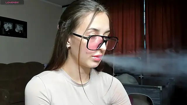 evacooper1 online show from September 15, 2025, 7:41 am