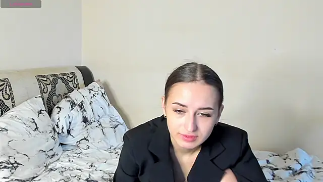 evacooper1 online show from September 23, 2025, 4:48 am