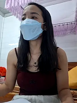 LazdyLy online show from September 18, 2025, 1:35 pm