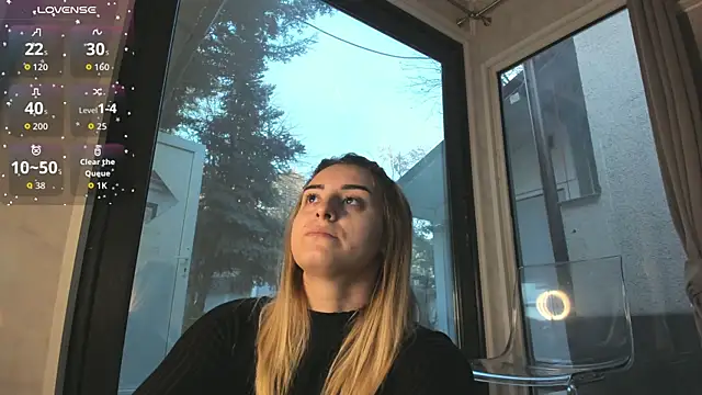 Ella Vee online show from November 25, 2025, 5:40 am