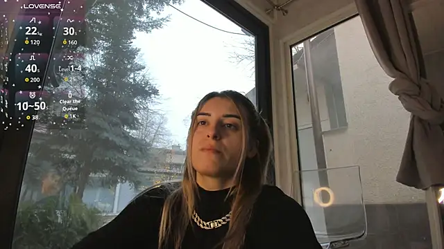 Ella Vee online show from December 21, 2025, 7:04 am