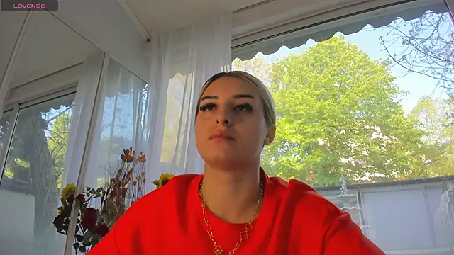 Snapshot of Ella_Vee chatting on April 23, 2026, 5:19 am Ella Vee online show from April 23, 2026, 5:19 am