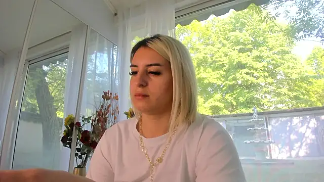 Snapshot of Ella_Vee chatting on May 5, 2026, 6:43 am Ella Vee online show from May 5, 2026, 6:43 am