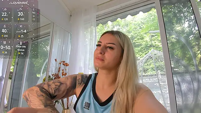 Snapshot of Ella_Vee chatting on June 1, 2026, 6:04 am Ella Vee online show from June 1, 2026, 6:04 am
