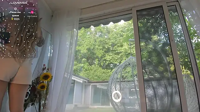Snapshot of Ella_Vee chatting on June 4, 2026, 4:51 am Ella Vee online show from June 4, 2026, 4:51 am
