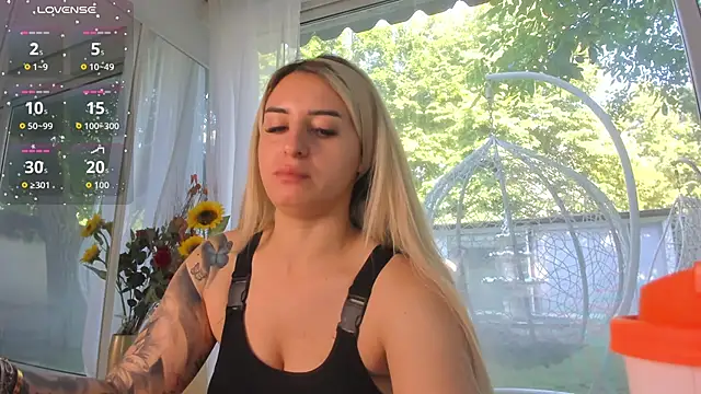 Snapshot of Ella_Vee chatting on June 11, 2026, 6:22 am Ella Vee online show from June 11, 2026, 6:22 am