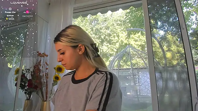 Snapshot of Ella_Vee chatting on June 27, 2026, 6:40 am Ella Vee online show from June 27, 2026, 6:40 am