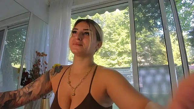 Snapshot of Ella_Vee chatting on July 8, 2026, 5:45 am Ella Vee online show from July 8, 2026, 5:45 am