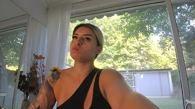 Snapshot of Ella_Vee chatting on July 10, 2026, 6:17 am Ella Vee online show from July 10, 2026, 6:17 am
