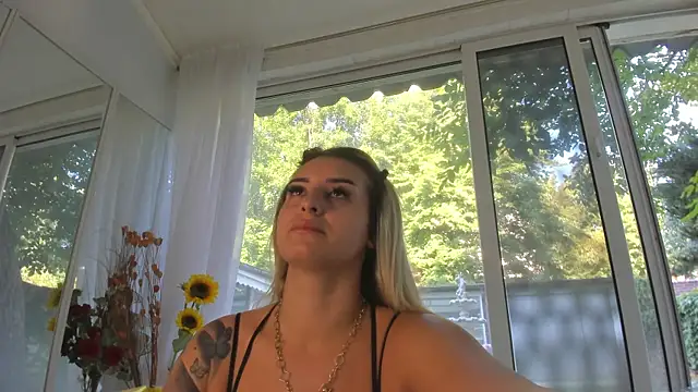 Snapshot of Ella_Vee chatting on July 11, 2026, 5:21 am Ella Vee online show from July 11, 2026, 5:21 am