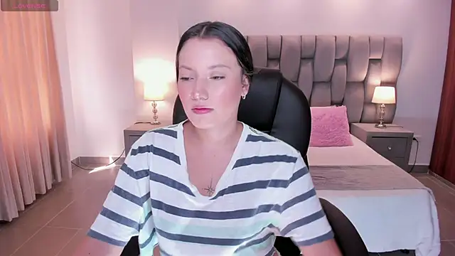 nylaa rose online show from October 4, 2025, 6:39 pm