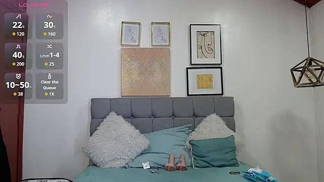  naomi s online show from December 2, 2025, 2:01 pm