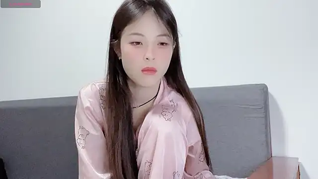 nuonuo321 online show from November 7, 2025, 9:42 am