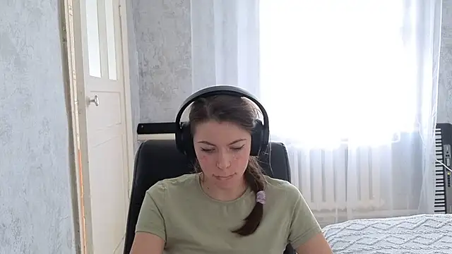 CutieAnny online show from October 1, 2025, 4:18 am