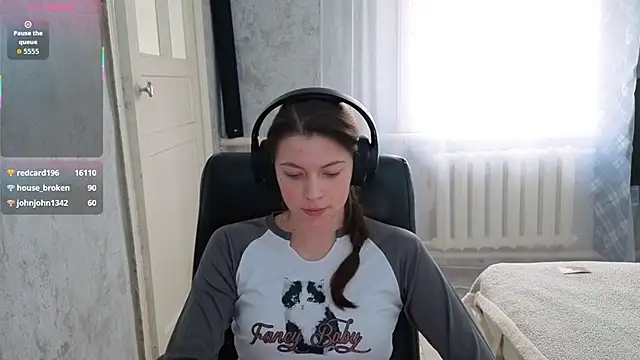 CutieAnny online show from November 25, 2025, 4:34 am