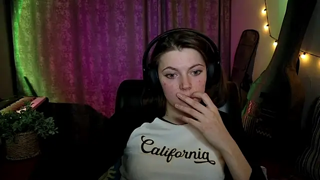 CutieAnny online show from March 2, 2026, 8:15 pm