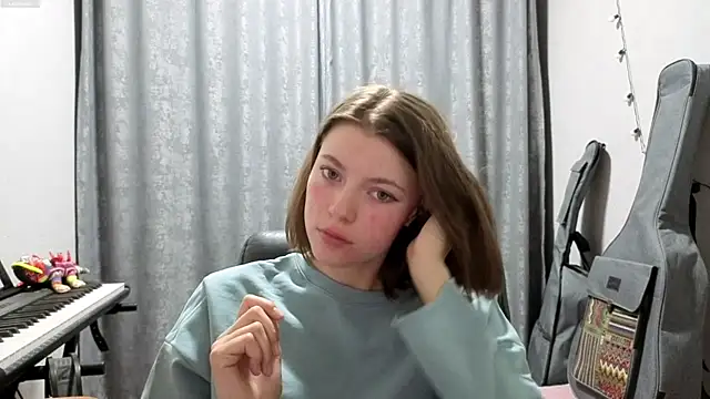 CutieAnny online show from May 19, 2026, 8:04 pm