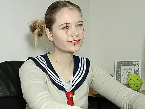 LydiaYoung online show from October 31, 2025, 7:15 pm