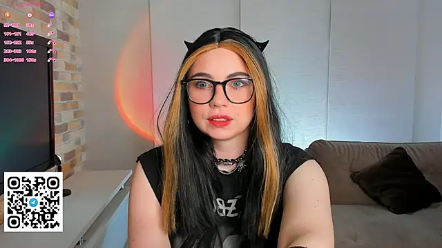 EvaBlimey online show from September 24, 2025, 4:49 am