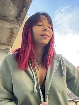 YumiLux online show from January 14, 2026, 10:43 am