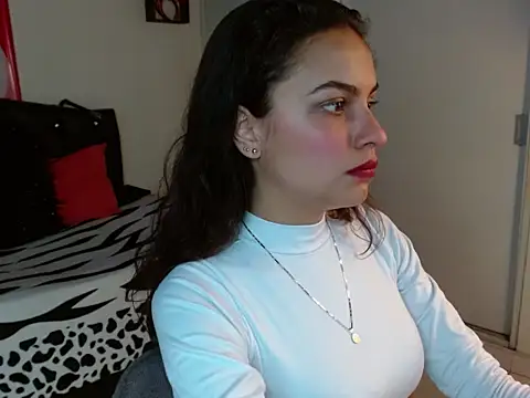 Skylovershot online show from November 18, 2025, 2:43 pm