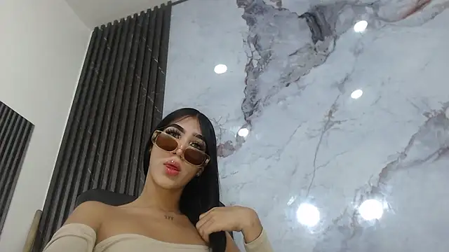 Snapshot of CamelyHott chatting on October 12, 2025, 7:24 pm CamelyHott online show from October 12, 2025, 7:24 pm