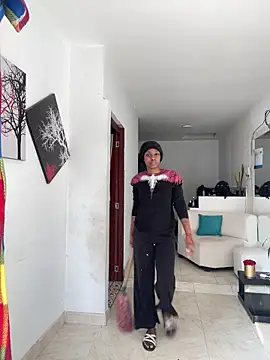 zaracollins01 online show from October 2, 2025, 12:12 pm