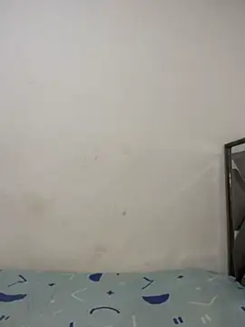 zaracollins01 online show from May 21, 2026, 7:32 pm