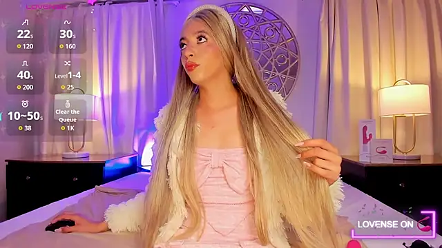 Isabella glam online show from October 28, 2025, 7:05 pm