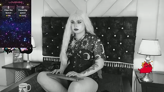Snapshot of Madamexravenx chatting on September 19, 2025, 7:58 pm Madamexravenx online show from September 19, 2025, 7:58 pm