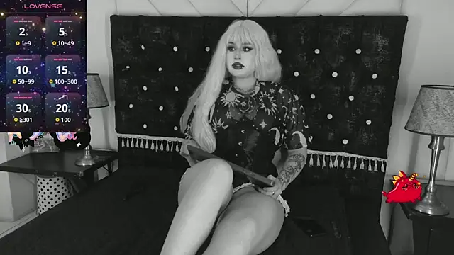 Snapshot of Madamexravenx chatting on September 20, 2025, 8:21 pm Madamexravenx online show from September 20, 2025, 8:21 pm