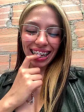 Snapshot of yourrmuse chatting on September 21, 2025, 9:05 pm yourrmuse online show from September 21, 2025, 9:05 pm