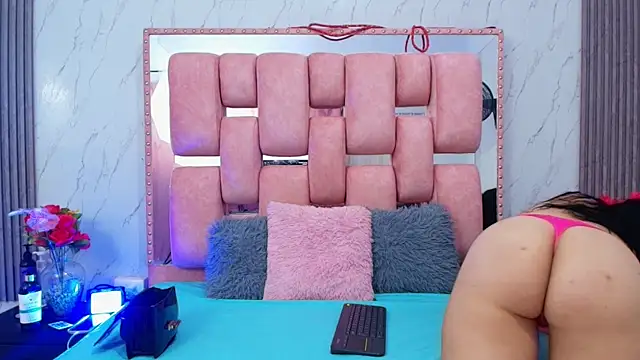 SofiaSommers online show from November 29, 2025, 3:26 pm