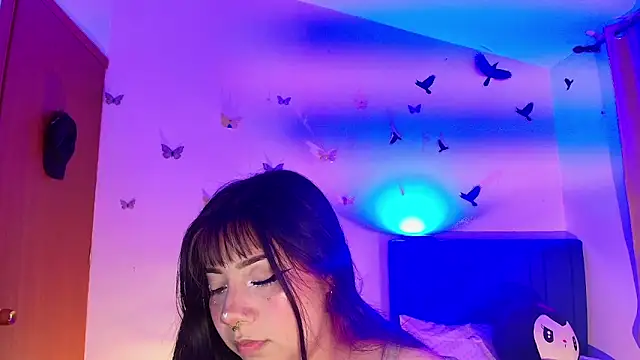 annie-russel online show from November 26, 2025, 9:05 pm