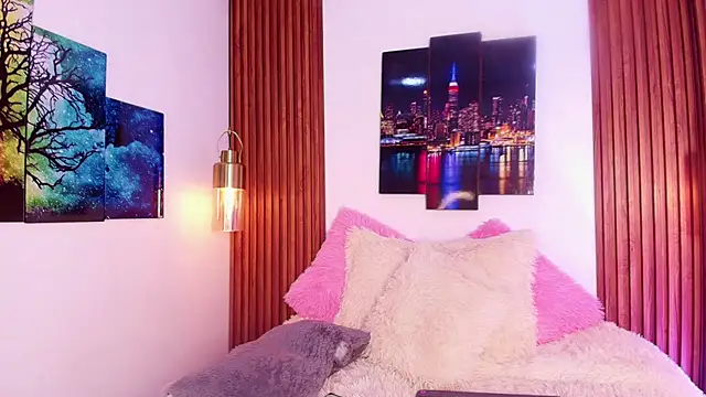 Emily Vaughan online show from September 25, 2025, 3:21 am