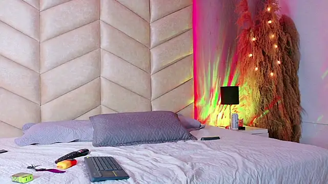 samiradoll online show from December 22, 2025, 3:14 am