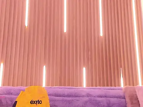 ArianaSantana online show from December 4, 2025, 1:20 pm