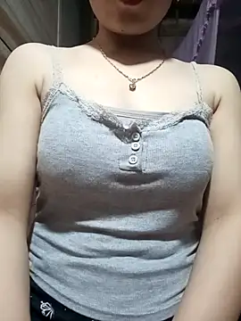 LucyyLy online show from April 17, 2026, 12:19 pm