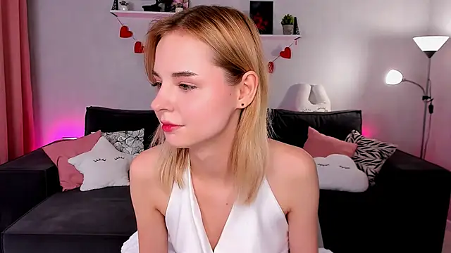 LillianShine online show from September 9, 2025, 11:54 am