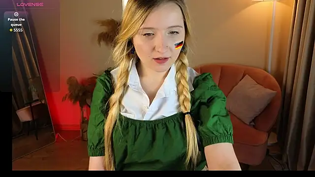 Milana Key online show from September 23, 2025, 10:02 pm