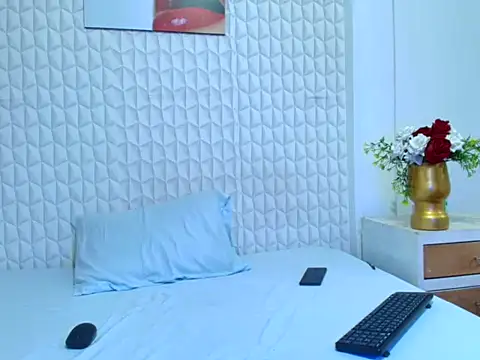 LuigiMarchetti online show from October 12, 2025, 7:51 am