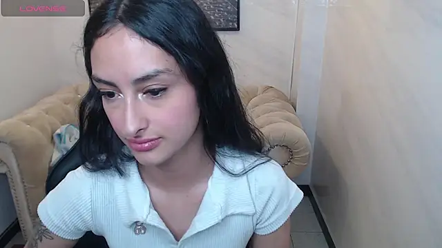 Tifany v online show from October 24, 2025, 1:07 pm