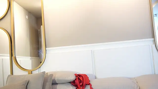 Tayler Kim online show from October 7, 2025, 6:38 pm