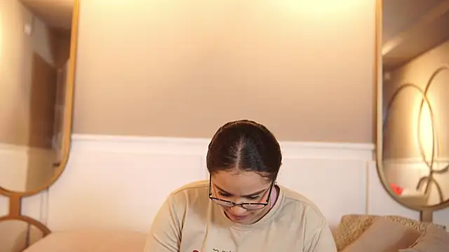 Tayler Kim online show from October 11, 2025, 6:39 pm