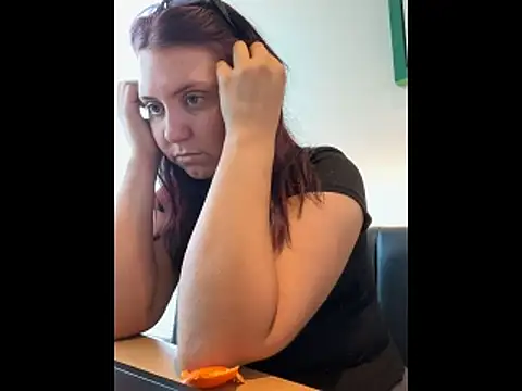 RoseMaee online show from October 24, 2025, 9:49 am