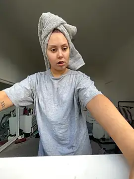 RoseMaee online show from October 25, 2025, 9:17 am